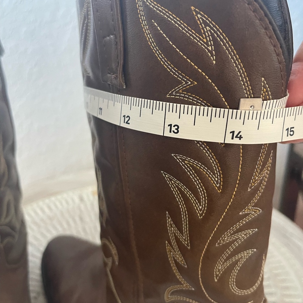 Laredo Brown Western Boots with Embroidered Design - Picture 10 of 14